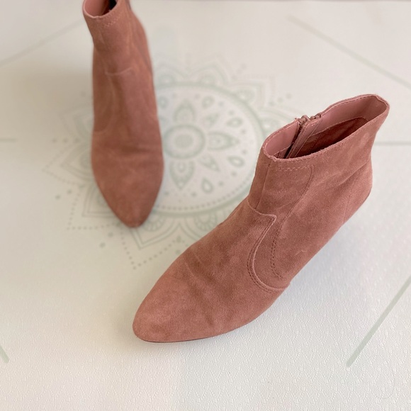 Chelsea & Violet Wren Light Brown Suede Heeled Booties Asymmetrical Boots Sz 8 - Picture 10 of 16